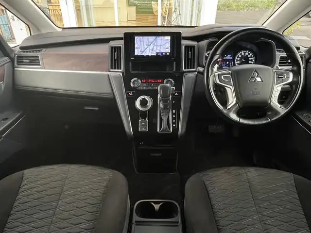 三菱 デリカＤ：５ G パワーパッケージ 道央・札幌 2020(令2)年 4.4万km ダイヤモンドブラックマイカ ・4WD/・衝突軽減ブレーキ/・両側パワースライドドア/・SD社外ナビ/CD&DVD&SD&BT&フルセグTV/・バックカメラ/・フリップダウンモニター/・パワーバックドア/・パワーシート(運転席のみ)/・助手席側オートロングステップ/・ウォークスルー/・ドライブレコーダー(前方のみ)/・横滑り防止装置/・ETC/・アイドリングストップ/・クルーズコントロール(追従走行あり)/・前席シートヒーター/・前席バニティミラー(両側ライト付)/・パドルシフト/・100V充電(後席のみ)/・前席AAC後席AC/・スペアキー1本/・スマートキー/・ドアバイザー/・オートライト/・オートマチックハイビーム/・レーンキープアシスト/・プッシュスタート/・パワーウィンドウ/・フォグランプ/・ウィンカーミラー