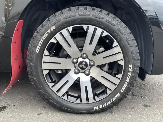 三菱 デリカＤ：５ G パワーパッケージ 道央・札幌 2020(令2)年 4.4万km ダイヤモンドブラックマイカ ・4WD/・衝突軽減ブレーキ/・両側パワースライドドア/・SD社外ナビ/CD&DVD&SD&BT&フルセグTV/・バックカメラ/・フリップダウンモニター/・パワーバックドア/・パワーシート(運転席のみ)/・助手席側オートロングステップ/・ウォークスルー/・ドライブレコーダー(前方のみ)/・横滑り防止装置/・ETC/・アイドリングストップ/・クルーズコントロール(追従走行あり)/・前席シートヒーター/・前席バニティミラー(両側ライト付)/・パドルシフト/・100V充電(後席のみ)/・前席AAC後席AC/・スペアキー1本/・スマートキー/・ドアバイザー/・オートライト/・オートマチックハイビーム/・レーンキープアシスト/・プッシュスタート/・パワーウィンドウ/・フォグランプ/・ウィンカーミラー