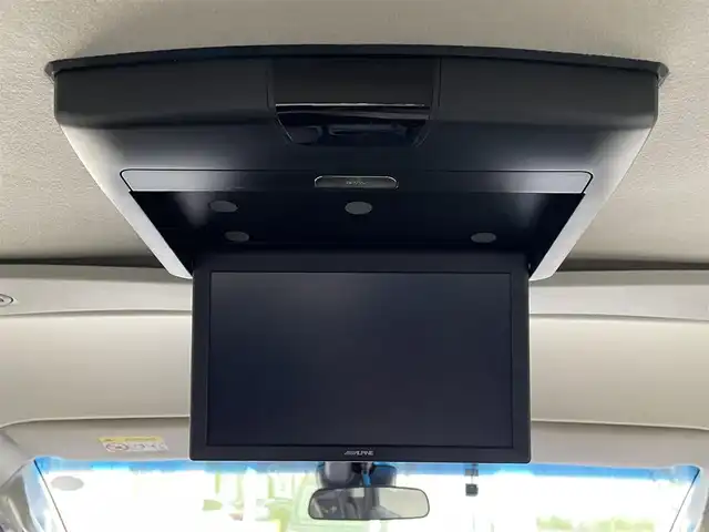 三菱 デリカＤ：５ G パワーパッケージ 道央・札幌 2020(令2)年 4.4万km ダイヤモンドブラックマイカ ・4WD/・衝突軽減ブレーキ/・両側パワースライドドア/・SD社外ナビ/CD&DVD&SD&BT&フルセグTV/・バックカメラ/・フリップダウンモニター/・パワーバックドア/・パワーシート(運転席のみ)/・助手席側オートロングステップ/・ウォークスルー/・ドライブレコーダー(前方のみ)/・横滑り防止装置/・ETC/・アイドリングストップ/・クルーズコントロール(追従走行あり)/・前席シートヒーター/・前席バニティミラー(両側ライト付)/・パドルシフト/・100V充電(後席のみ)/・前席AAC後席AC/・スペアキー1本/・スマートキー/・ドアバイザー/・オートライト/・オートマチックハイビーム/・レーンキープアシスト/・プッシュスタート/・パワーウィンドウ/・フォグランプ/・ウィンカーミラー