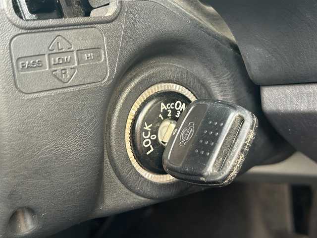 日産 スカイライン 25GT ターボ 岡山県 1998(平10)年 9.2万km ホワイトパール 登録時走行距離91445km/社外SDナビ/(AM/FM/TV/DISC/BT)/ETC/S+Rエアロ/純正17インチアルミホイール/電動格納ミラー/リモコンキー/MTモード付AT/パワーステアリング/パワーウィンドウ/キセノンヘッドライト/純正フロアマット/保証書/記録簿/取扱説明書