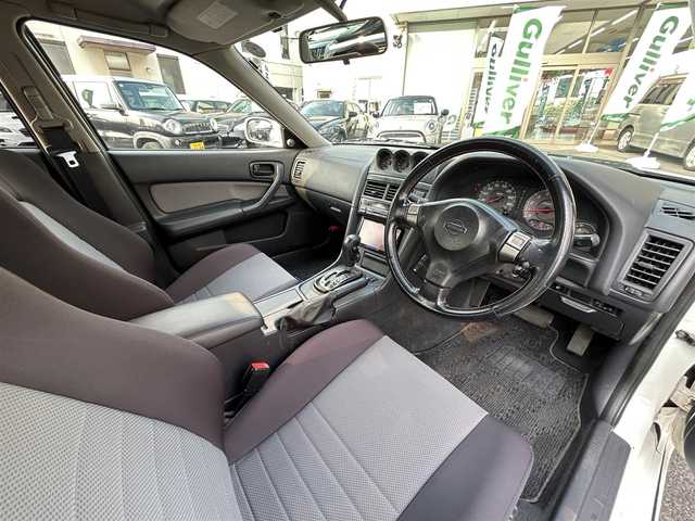 日産 スカイライン 25GT ターボ 岡山県 1998(平10)年 9.2万km ホワイトパール 登録時走行距離91445km/社外SDナビ/(AM/FM/TV/DISC/BT)/ETC/S+Rエアロ/純正17インチアルミホイール/電動格納ミラー/リモコンキー/MTモード付AT/パワーステアリング/パワーウィンドウ/キセノンヘッドライト/純正フロアマット/保証書/記録簿/取扱説明書