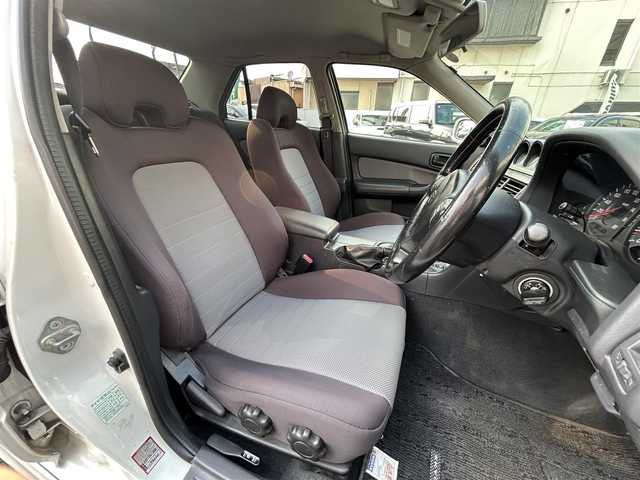 日産 スカイライン 25GT ターボ 岡山県 1998(平10)年 9.2万km ホワイトパール 登録時走行距離91445km/社外SDナビ/(AM/FM/TV/DISC/BT)/ETC/S+Rエアロ/純正17インチアルミホイール/電動格納ミラー/リモコンキー/MTモード付AT/パワーステアリング/パワーウィンドウ/キセノンヘッドライト/純正フロアマット/保証書/記録簿/取扱説明書
