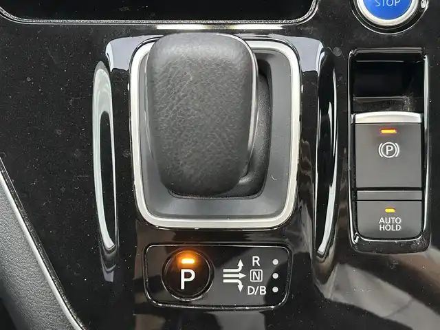 日産 セレナ e－パワー ハイウェイスター V 兵庫県 2020(令2)年 5.7万km ブリリアントホワイトパール 純正10インチナビ/フリップダウンモニター/フルセグ/BT/CD/DVD/BD/アラウンドビュー/プロパイロット/両側パワースライドドア/純正前後ドラレコ/パーキングアシスト/ステアリングスイッチ/ETC/オートホールド