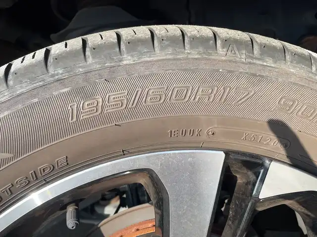 ダイハツ ロッキー プレミアム 神奈川県 2021(令3)年 7.8万km ファイアークォーツレッドM 純正メモリナビ（NMZK-W71D）/Bluetooth/フルセグ/CD/DVD/USB/360°カメラ/追従走行付きクルーズコントロール/ブラインドスポットモニター/シートヒーター/純正ドライブレコーダー/LEDヘッドライト/純正アルミホイール/純正フロアマット/ETC/カーテンエアバック/レーンキープアシスト/ABS/保証書/取扱説明書
