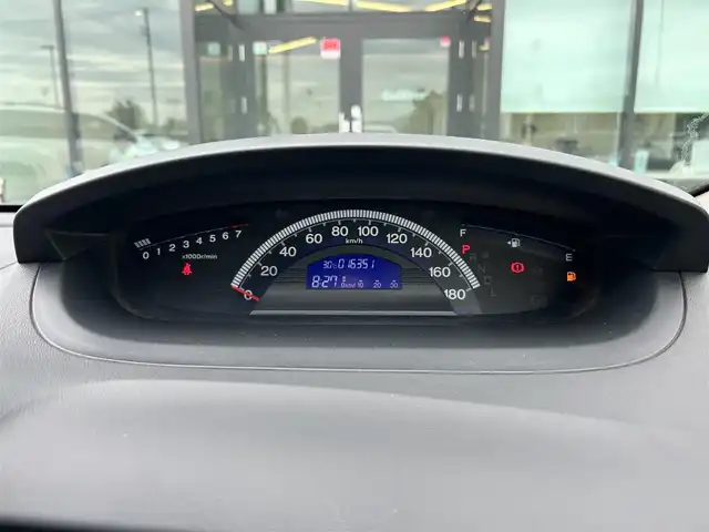 ホンダ フリード G ジャストセレクション 奈良県 2013(平25)年 1.7万km ホワイトオーキッドパール 社外ナビ　/フルセグ　/ＤＶＤ　/ＵＳＢ入力端子　/Ｂｌｕｅｔｏｏｔｈ　/バックカメラ　/ＥＴＣ　/片側パワースライドドア　/純正ラバーフロアマット　/オートライト　/横滑り防止装置　/ワンオーナー　/スペアキー１本　/保証書
