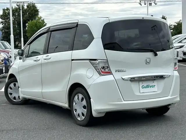 ホンダ フリード G ジャストセレクション 奈良県 2013(平25)年 1.7万km ホワイトオーキッドパール 社外ナビ　/フルセグ　/ＤＶＤ　/ＵＳＢ入力端子　/Ｂｌｕｅｔｏｏｔｈ　/バックカメラ　/ＥＴＣ　/片側パワースライドドア　/純正ラバーフロアマット　/オートライト　/横滑り防止装置　/ワンオーナー　/スペアキー１本　/保証書