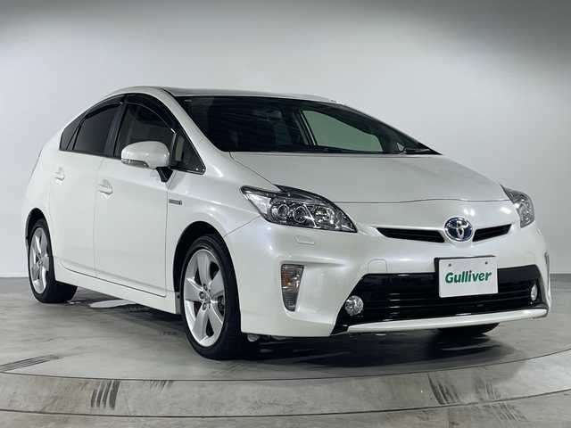 トヨタ プリウス S ツーリングセレクション 福岡県 2013(平25)年 2.5万km ホワイトパールクリスタルシャイン 社外ナビ7型（フルセグ/CDDVD/AMFM/iPod/AUX）/ステアリングスイッチ/横滑り防止装置/スマートキー/バックカメラ/ドアバイザー/純正フロアマット