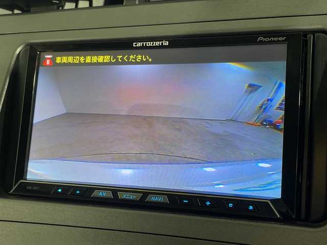 トヨタ プリウス S ツーリングセレクション 福岡県 2013(平25)年 2.5万km ホワイトパールクリスタルシャイン 社外ナビ7型（フルセグ/CDDVD/AMFM/iPod/AUX）/ステアリングスイッチ/横滑り防止装置/スマートキー/バックカメラ/ドアバイザー/純正フロアマット
