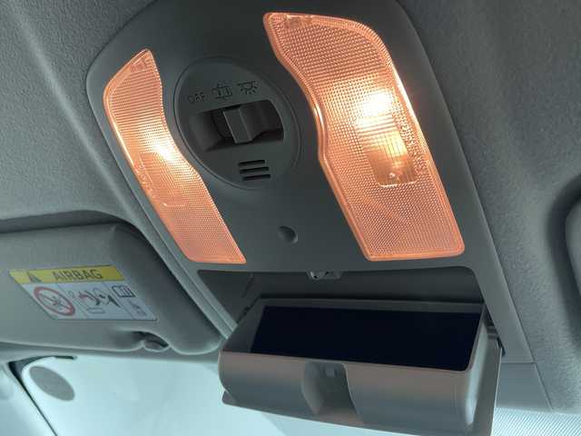 トヨタ プリウス S ツーリングセレクション 福岡県 2013(平25)年 2.5万km ホワイトパールクリスタルシャイン 社外ナビ7型（フルセグ/CDDVD/AMFM/iPod/AUX）/ステアリングスイッチ/横滑り防止装置/スマートキー/バックカメラ/ドアバイザー/純正フロアマット