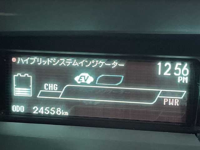 トヨタ プリウス S ツーリングセレクション 福岡県 2013(平25)年 2.5万km ホワイトパールクリスタルシャイン 社外ナビ7型（フルセグ/CDDVD/AMFM/iPod/AUX）/ステアリングスイッチ/横滑り防止装置/スマートキー/バックカメラ/ドアバイザー/純正フロアマット