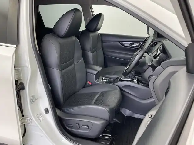 日産 エクストレイル 20Xi Vセレクション 新潟県 2020(令2)年 5.4万km ブリリアントホワイトパール 4WD/プロパイロット/KENWOODメモリナビ【MDV-D307】/　ワンセグTV/CD/DVD/USB/レーダークルーズコントロール/衝突被害軽減ブレーキ/レーンキープアシスト/パワーバックドア/前席パワーシート/レザーシート/全席シートヒーター/全方位モニター/インテリジェントルームミラー/ETC/前後コーナーセンサー/LEDヘッドライト/オートマチックハイビーム/アイドリングストップ/ミラーヒーター/レザーステアリング/ステアリングスイッチ