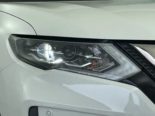日産 エクストレイル 20Xi Vセレクション 新潟県 2020(令2)年 5.4万km ブリリアントホワイトパール 4WD/プロパイロット/KENWOODメモリナビ【MDV-D307】/　ワンセグTV/CD/DVD/USB/レーダークルーズコントロール/衝突被害軽減ブレーキ/レーンキープアシスト/パワーバックドア/前席パワーシート/レザーシート/全席シートヒーター/全方位モニター/インテリジェントルームミラー/ETC/前後コーナーセンサー/LEDヘッドライト/オートマチックハイビーム/アイドリングストップ/ミラーヒーター/レザーステアリング/ステアリングスイッチ