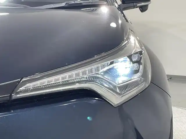トヨタ Ｃ－ＨＲ G モード ネロ 愛知県 2019(令1)年 8.8万km ブラッキッシュアゲハガラスフレーク 純正９インチナビ/プリクラッシュセーフティ/レーダークルーズコントロール/ブラインドスポットモニター/クリアランスソナー/レーンディパーチャーアラート/電動パーキングブレーキ/ブレーキホールド/シートヒーター/ハーフレザーシート/前後ドライブレコーダー/ビルトインＥＴＣ/バックカメラ/アクセサリーソケット/オートハイビーム/純正フロアマット/純正18インチアルミホイール