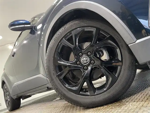 トヨタ Ｃ－ＨＲ G モード ネロ 愛知県 2019(令1)年 8.8万km ブラッキッシュアゲハガラスフレーク 純正９インチナビ/プリクラッシュセーフティ/レーダークルーズコントロール/ブラインドスポットモニター/クリアランスソナー/レーンディパーチャーアラート/電動パーキングブレーキ/ブレーキホールド/シートヒーター/ハーフレザーシート/前後ドライブレコーダー/ビルトインＥＴＣ/バックカメラ/アクセサリーソケット/オートハイビーム/純正フロアマット/純正18インチアルミホイール