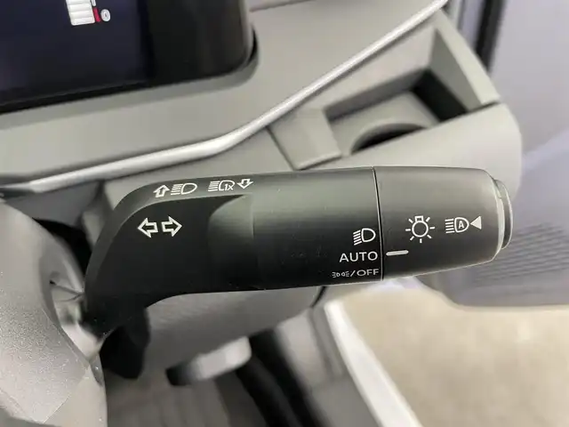 日産 ノート X 富山県 2024(令6)年 3.8万km ピュアホワイトパール 純正9型ナビ【MM223-L】/（AM/FM/USB/SD/BT）/フルセグＴＶ/衝突被害軽減ブレーキ/コーナーセンサー前後/オートLEDヘッドライト/横滑り防止装置/ETC/ドライブレコーダー/スマートキー/プッシュスタート/純正フロアマット/取扱説明書