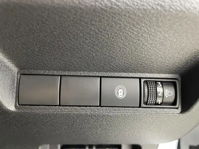 日産 ノート X 富山県 2024(令6)年 3.8万km ピュアホワイトパール 純正9型ナビ【MM223-L】/（AM/FM/USB/SD/BT）/フルセグＴＶ/衝突被害軽減ブレーキ/コーナーセンサー前後/オートLEDヘッドライト/横滑り防止装置/ETC/ドライブレコーダー/スマートキー/プッシュスタート/純正フロアマット/取扱説明書