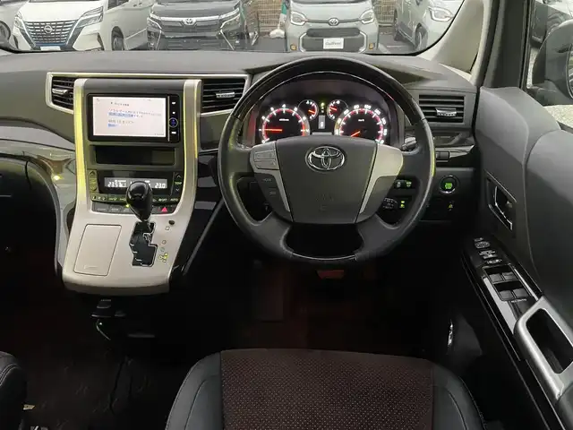 トヨタ アルファード 240S タイプゴールドⅡ 埼玉県 2014(平26)年 6.1万km ブラック ワンオーナー/ツインムーンルーフ/純正ナビTV/純正フリップダウンモニター/バックカメラ/ビルトインETC/前方ドライブレコーダー/ハーフレザーシート/両側パワースライドドア/パワーバックドア/クルーズコントロール/クリアランスソナー/社外18インチアルミ/純正AW＋スタッドレス車載/プッシュスタート/スマートキー/保証書付整備手帳/取扱説明書