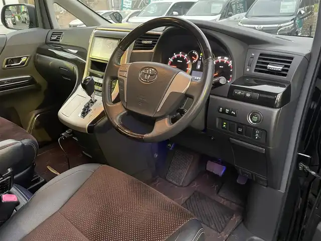 トヨタ アルファード 240S タイプゴールドⅡ 埼玉県 2014(平26)年 6.1万km ブラック ワンオーナー/ツインムーンルーフ/純正ナビTV/純正フリップダウンモニター/バックカメラ/ビルトインETC/前方ドライブレコーダー/ハーフレザーシート/両側パワースライドドア/パワーバックドア/クルーズコントロール/クリアランスソナー/社外18インチアルミ/純正AW＋スタッドレス車載/プッシュスタート/スマートキー/保証書付整備手帳/取扱説明書