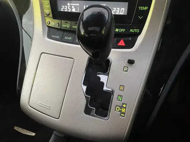 トヨタ アルファード 240S タイプゴールドⅡ 埼玉県 2014(平26)年 6.1万km ブラック ワンオーナー/ツインムーンルーフ/純正ナビTV/純正フリップダウンモニター/バックカメラ/ビルトインETC/前方ドライブレコーダー/ハーフレザーシート/両側パワースライドドア/パワーバックドア/クルーズコントロール/クリアランスソナー/社外18インチアルミ/純正AW＋スタッドレス車載/プッシュスタート/スマートキー/保証書付整備手帳/取扱説明書