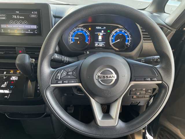 日産 ルークス ハイウェイスター X 愛知県 2022(令4)年 1.9万km ブラック 純正ディズプレイオーディオ　ナビ機能なし/全方位カメラ/片側パワースライド/バックカメラ/コーナーセンサー/純正アルミホイール/LEDヘッドライト/オートライト/Bluetooth/ステアリングスイッチ/スマートキー/プッシュスタート