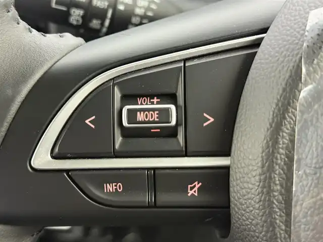 スズキ ジムニー ノマド FC 愛知県 2025(令7)年 0.1万km アークティックホワイトパール 登録済未使用車/ワンオーナー/保証書/取扱説明書/純正8型ナビ/（BT/DVD/CD/AM/FM/HDMI）/バックカメラ/スズキセーフティサポート/・衝突被害軽減ブレーキ/・誤発進抑制機能/・車線逸脱抑制機能/・ハイビームアシスト/・アダプティブクルーズコントロール/ETC2.0/シートヒーター/純正アルミホイール/純正フロアマット/純正ドライブレコーダー/LEDライト