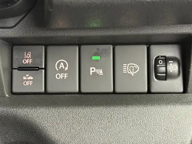 スズキ ジムニー ノマド FC 愛知県 2025(令7)年 0.1万km アークティックホワイトパール 登録済未使用車/ワンオーナー/保証書/取扱説明書/純正8型ナビ/（BT/DVD/CD/AM/FM/HDMI）/バックカメラ/スズキセーフティサポート/・衝突被害軽減ブレーキ/・誤発進抑制機能/・車線逸脱抑制機能/・ハイビームアシスト/・アダプティブクルーズコントロール/ETC2.0/シートヒーター/純正アルミホイール/純正フロアマット/純正ドライブレコーダー/LEDライト