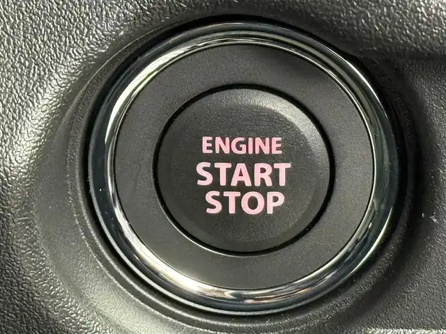 スズキ ジムニー ノマド FC 愛知県 2025(令7)年 0.1万km アークティックホワイトパール 登録済未使用車/ワンオーナー/保証書/取扱説明書/純正8型ナビ/（BT/DVD/CD/AM/FM/HDMI）/バックカメラ/スズキセーフティサポート/・衝突被害軽減ブレーキ/・誤発進抑制機能/・車線逸脱抑制機能/・ハイビームアシスト/・アダプティブクルーズコントロール/ETC2.0/シートヒーター/純正アルミホイール/純正フロアマット/純正ドライブレコーダー/LEDライト