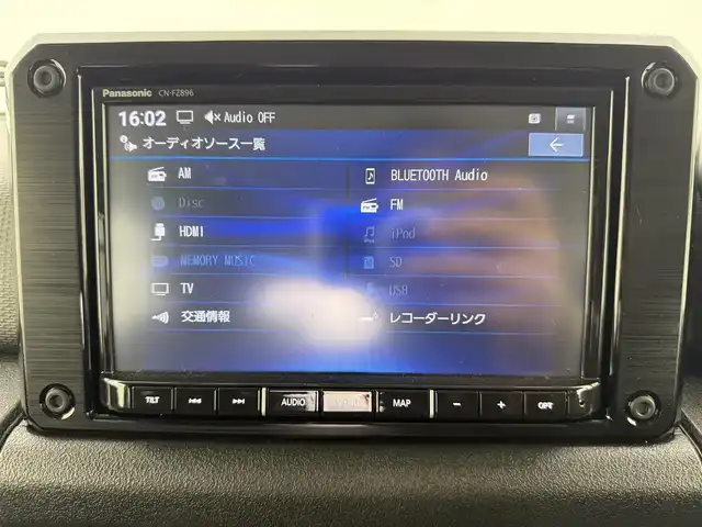 スズキ ジムニー ノマド FC 愛知県 2025(令7)年 0.1万km アークティックホワイトパール 登録済未使用車/ワンオーナー/保証書/取扱説明書/純正8型ナビ/（BT/DVD/CD/AM/FM/HDMI）/バックカメラ/スズキセーフティサポート/・衝突被害軽減ブレーキ/・誤発進抑制機能/・車線逸脱抑制機能/・ハイビームアシスト/・アダプティブクルーズコントロール/ETC2.0/シートヒーター/純正アルミホイール/純正フロアマット/純正ドライブレコーダー/LEDライト