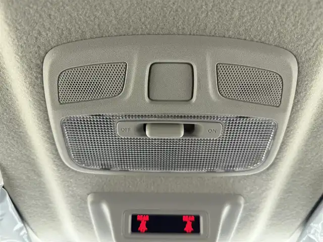 スズキ ジムニー ノマド FC 愛知県 2025(令7)年 0.1万km アークティックホワイトパール 登録済未使用車/ワンオーナー/保証書/取扱説明書/純正8型ナビ/（BT/DVD/CD/AM/FM/HDMI）/バックカメラ/スズキセーフティサポート/・衝突被害軽減ブレーキ/・誤発進抑制機能/・車線逸脱抑制機能/・ハイビームアシスト/・アダプティブクルーズコントロール/ETC2.0/シートヒーター/純正アルミホイール/純正フロアマット/純正ドライブレコーダー/LEDライト