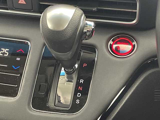 ホンダ オデッセイ アブソルート 愛知県 2021(令3)年 3万km プレミアムヴィーナスブラックP /純正10インチナビ//CD DVD BT フルセグTV FM AM//AppleCarPlay AndroidAuto//アラウンドビューモニター//アダプティブクルーズコントロール//両側パワースライドドア//前後ドライブレコーダー//運転席8ウェイパワーシート//ハーフレザーシート//セカンドシートオットマン//LEDオートヘッドライト//前後シーケンシャルウインカー//前後コーナーセンサー//ホンダセンシング//CMBS衝突軽減ブレーキ//レーンキープアシスト//誤発進抑制機能//ヒルスタートアシスト機能//Hondaスマートパーキングアシストシステム//エコアシストECONモード//ISOFIX//リアクーラー//純正ドアバイザー//純正フロアマット//木目調インストルメントパネル//木目調フロントドアパネル//本革巻ステアリングホイール//スマートキー//スペアキー