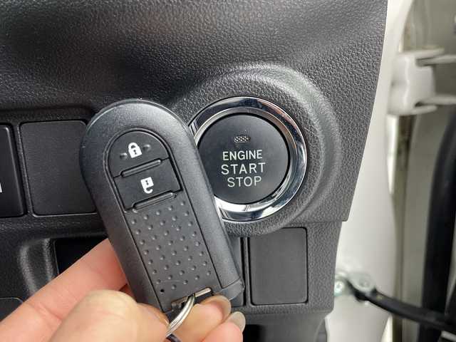 ダイハツ キャスト アクティバ G SAⅡ 福島県 2016(平28)年 3.7万km パールホワイトⅢ /禁煙車//ワンオーナー//スマートアシストII/・衝突回避支援ブレーキ機能/・車線逸脱警報機能//AM/FMオーディオ/・AM.FM.CD//ETC//プッシュスタート//スマートキー//横滑り防止装置//純正フロアマット//純正15インチAW//純正ドアバイザー//LEDヘッドライト//LEDフォグライト