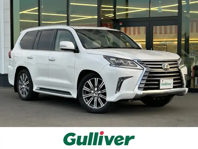 レクサス ＬＸ 570 東京都 2015(平27)年 5万km ホワイトパールクリスタルシャイン サンルーフ/レクサスセーフティシステム+/・プリクラッシュセーフティ/・レーンキーピングアシスト/・レーンディパーチャーアラート/・レーンチェンジアシスト/・オートマチックハイビーム /・レーダークルーズコントロール/・クリアランスソナー/・ロードサインアシスト/・ヘッドアップディスプレイ/・ブラインドスポットモニター/・パノラミックビューモニター/パドルシフト/純正ナビ/フルセグTV/リアエンターテインメント/クールBOX/100V電源/ビルトインETC2.0/ドライブレコーダー/ルーフレール/レザーシート/パワーシート/パワーバックドア/シートヒーター/シートベンチレーション/ステアリングヒーター/後席ロールサンシェード/3眼LEDヘッドライト/21インチ純正アルミホイール