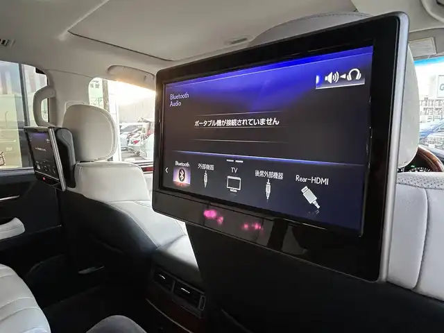 レクサス ＬＸ 570 東京都 2015(平27)年 5万km ホワイトパールクリスタルシャイン サンルーフ/レクサスセーフティシステム+/・プリクラッシュセーフティ/・レーンキーピングアシスト/・レーンディパーチャーアラート/・レーンチェンジアシスト/・オートマチックハイビーム /・レーダークルーズコントロール/・クリアランスソナー/・ロードサインアシスト/・ヘッドアップディスプレイ/・ブラインドスポットモニター/・パノラミックビューモニター/パドルシフト/純正ナビ/フルセグTV/リアエンターテインメント/クールBOX/100V電源/ビルトインETC2.0/ドライブレコーダー/ルーフレール/レザーシート/パワーシート/パワーバックドア/シートヒーター/シートベンチレーション/ステアリングヒーター/後席ロールサンシェード/3眼LEDヘッドライト/21インチ純正アルミホイール