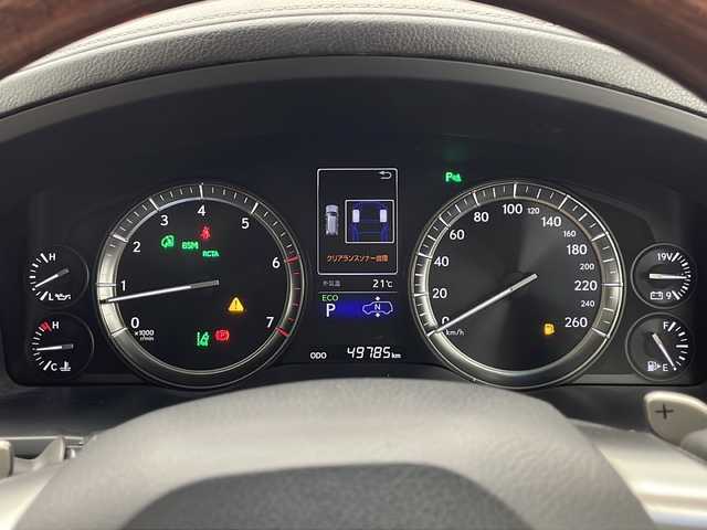 レクサス ＬＸ 570 千葉県 2015(平27)年 5万km ホワイトパールクリスタルシャイン サンルーフ/レクサスセーフティシステム+/プリクラッシュセーフティ/レーンキーピングアシスト/レーンディパーチャーアラート/レーンチェンジアシスト/オートマチックハイビーム /レーダークルーズコントロール/クリアランスソナー/ロードサインアシスト/ヘッドアップディスプレイ/ブラインドスポットモニター/パノラミックビューモニター/パドルシフト/純正ナビ/フルセグTV/リアエンターテインメント/クールBOX/100V電源/ビルトインETC2.0/ドライブレコーダー/ルーフレール/レザーシート/パワーシート/パワーバックドア/シートヒーター/シートベンチレーション/ステアリングヒーター/後席ロールサンシェード/3眼LEDヘッドライト/21インチ純正アルミホイール