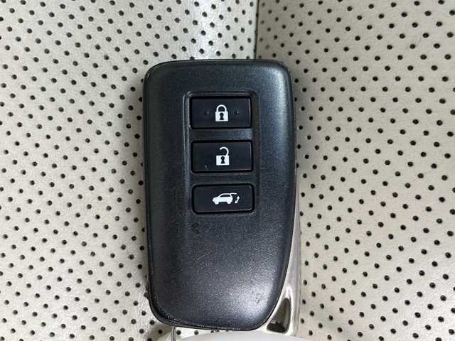 レクサス ＬＸ 570 千葉県 2015(平27)年 5万km ホワイトパールクリスタルシャイン サンルーフ/レクサスセーフティシステム+/プリクラッシュセーフティ/レーンキーピングアシスト/レーンディパーチャーアラート/レーンチェンジアシスト/オートマチックハイビーム /レーダークルーズコントロール/クリアランスソナー/ロードサインアシスト/ヘッドアップディスプレイ/ブラインドスポットモニター/パノラミックビューモニター/パドルシフト/純正ナビ/フルセグTV/リアエンターテインメント/クールBOX/100V電源/ビルトインETC2.0/ドライブレコーダー/ルーフレール/レザーシート/パワーシート/パワーバックドア/シートヒーター/シートベンチレーション/ステアリングヒーター/後席ロールサンシェード/3眼LEDヘッドライト/21インチ純正アルミホイール