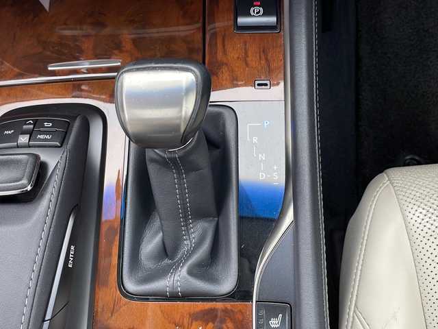レクサス ＬＸ 570 千葉県 2015(平27)年 5万km ホワイトパールクリスタルシャイン サンルーフ/レクサスセーフティシステム+/プリクラッシュセーフティ/レーンキーピングアシスト/レーンディパーチャーアラート/レーンチェンジアシスト/オートマチックハイビーム /レーダークルーズコントロール/クリアランスソナー/ロードサインアシスト/ヘッドアップディスプレイ/ブラインドスポットモニター/パノラミックビューモニター/パドルシフト/純正ナビ/フルセグTV/リアエンターテインメント/クールBOX/100V電源/ビルトインETC2.0/ドライブレコーダー/ルーフレール/レザーシート/パワーシート/パワーバックドア/シートヒーター/シートベンチレーション/ステアリングヒーター/後席ロールサンシェード/3眼LEDヘッドライト/21インチ純正アルミホイール