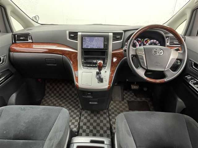 トヨタ ヴェルファイア 2．4Z プラチナセレクションⅡ 茨城県 2010(平22)年 6.6万km ホワイトパールクリスタルシャイン 純正ナビ/CD/DVD/AUX/フルセグTV/アルパイン後席フリップダウンモニター/バックカメラ/スペアキー/ETC/両側パワースライドドア/パワーバックドア/純正18インチAW/オットマン/社外フロアマット