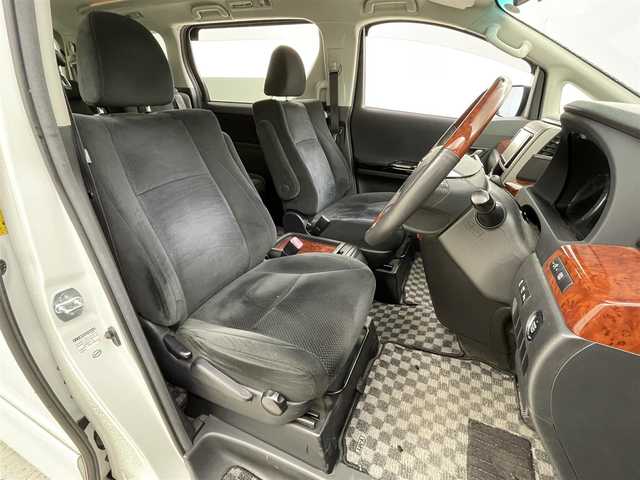 トヨタ ヴェルファイア 2．4Z プラチナセレクションⅡ 茨城県 2010(平22)年 6.6万km ホワイトパールクリスタルシャイン 純正ナビ/CD/DVD/AUX/フルセグTV/アルパイン後席フリップダウンモニター/バックカメラ/スペアキー/ETC/両側パワースライドドア/パワーバックドア/純正18インチAW/オットマン/社外フロアマット