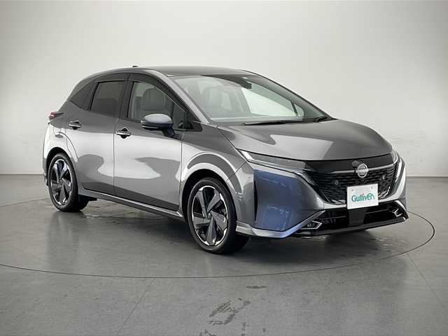 日産 オーラ G FOUR レザーエディション 長野県 2023(令5)年 5.6万km ダークメタルグレー 4WD/寒冷地仕様/純正ナビ/BOSEサウンドシステム/プロパイロット/追従型クルーズコントロール/アラウンドビューモニター/バックカメラ/デジタルインナーミラー/フルセグTV/Bluetooth/USB/HDMI/ビルトインETC/レザーシート/革巻きステアリング/ステアリングスイッチ/ステアリングヒーター/シートヒーター（運転席、助手席）/オートライト/LEDヘッドライト/フォグランプ/オートマチックハイビーム/純正フロアマット/純正アルミホイール/置くだけ充電/電動格納ミラー/ドアバイザー