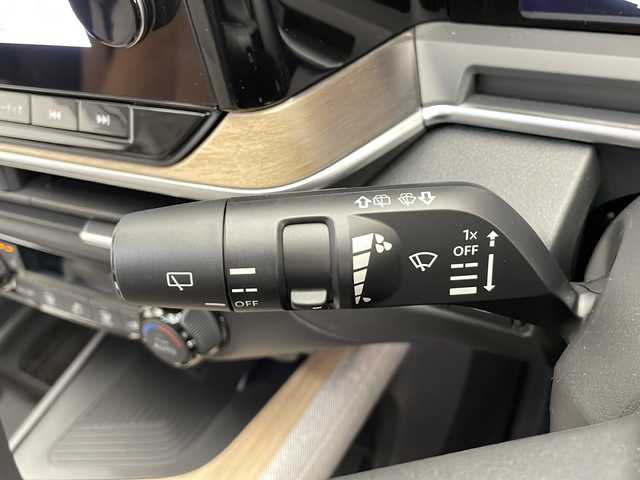 日産 オーラ G FOUR レザーエディション 長野県 2023(令5)年 5.6万km ダークメタルグレー 4WD/寒冷地仕様/純正ナビ/BOSEサウンドシステム/プロパイロット/追従型クルーズコントロール/アラウンドビューモニター/バックカメラ/デジタルインナーミラー/フルセグTV/Bluetooth/USB/HDMI/ビルトインETC/レザーシート/革巻きステアリング/ステアリングスイッチ/ステアリングヒーター/シートヒーター（運転席、助手席）/オートライト/LEDヘッドライト/フォグランプ/オートマチックハイビーム/純正フロアマット/純正アルミホイール/置くだけ充電/電動格納ミラー/ドアバイザー