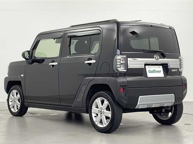 ダイハツ タフト G ターボ クロムベンチャー 岐阜県 2021(令3)年 2.2万km ブラックマイカメタリック 社外7インチナビ/　(AM/FM/Bluetooth/AUX/USB/iPod)/スカイフィールトップ/スマートアシスト/・衝突警報機能/・衝突回避支援ブレーキ機能/・ブレーキ制御付き誤発進抑制機能（前方・後方）/・車線逸脱警報機能/・オートハイビーム/・アダプティブドライビングビーム/・ふらつき警報/・先行車発進お知らせ機能/・サイドビューランプ/・コーナーセンサー/・標識認識機能/レーダークルーズコントロール/シートヒーター/電動パーキングブレーキ/LEDヘッドライト/純正アルミホイール/純正フロアマット/純正ドアバイザー/ETC/電動格納ミラー/ルーフレール