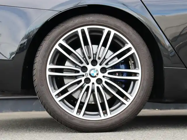 ＢＭＷ ５３０ｉ Mスポーツ 静岡県 2018(平30)年 3.7万km 黒 イノベーションパッケージ/・HUD/・ジェスチャーコントロール/・ワイヤレス充電/純正ナビ/フルセグTV/白革シート/ACC/LKA/BSM/360°カメラ/全席シートヒーター/ドライブレコーダー/パドルシフト