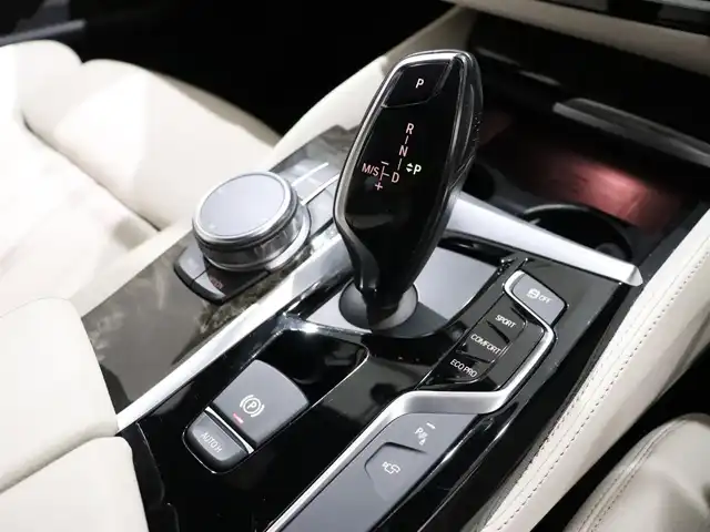 ＢＭＷ ５３０ｉ Mスポーツ 静岡県 2018(平30)年 3.7万km 黒 イノベーションパッケージ/・HUD/・ジェスチャーコントロール/・ワイヤレス充電/純正ナビ/フルセグTV/白革シート/ACC/LKA/BSM/360°カメラ/全席シートヒーター/ドライブレコーダー/パドルシフト