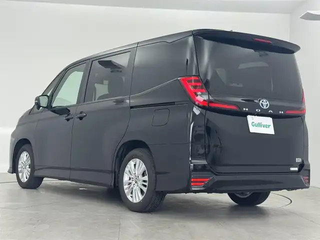 トヨタ ノア ハイブリッド S－G 愛知県 2025(令7)年 0.4万km アティチュードブラックマイカ 8人乗り/純正ディスプレイオーディオ/フルセグTV/純正CD/DVDデッキ/USBポート/HDMI/バックカメラ/ビルトインETC2.0/ステアリングリモコン/純正後席フリップダウンモニター/両側パワースライドドア/トヨタセーフティセンス/　　・プリクラッシュセーフティ/　　・レーンディバーチャーアラート/　　・レーダークルーズコントロール/　　・オートハイビーム/コーナーセンサー/純正16インチアルミホイール/スマートキー