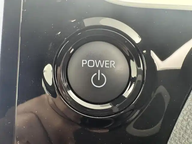 トヨタ ノア ハイブリッド S－G 愛知県 2025(令7)年 0.4万km アティチュードブラックマイカ 8人乗り/純正ディスプレイオーディオ/フルセグTV/純正CD/DVDデッキ/USBポート/HDMI/バックカメラ/ビルトインETC2.0/ステアリングリモコン/純正後席フリップダウンモニター/両側パワースライドドア/トヨタセーフティセンス/　　・プリクラッシュセーフティ/　　・レーンディバーチャーアラート/　　・レーダークルーズコントロール/　　・オートハイビーム/コーナーセンサー/純正16インチアルミホイール/スマートキー