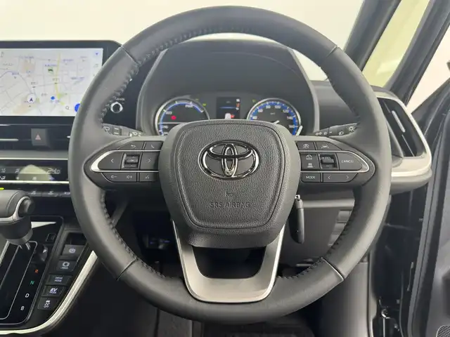 トヨタ ノア ハイブリッド S－G 愛知県 2025(令7)年 0.4万km アティチュードブラックマイカ 8人乗り/純正ディスプレイオーディオ/フルセグTV/純正CD/DVDデッキ/USBポート/HDMI/バックカメラ/ビルトインETC2.0/ステアリングリモコン/純正後席フリップダウンモニター/両側パワースライドドア/トヨタセーフティセンス/　　・プリクラッシュセーフティ/　　・レーンディバーチャーアラート/　　・レーダークルーズコントロール/　　・オートハイビーム/コーナーセンサー/純正16インチアルミホイール/スマートキー