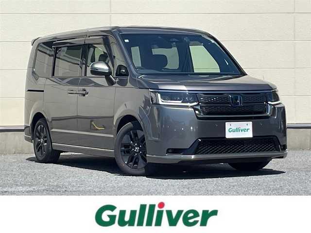 ホンダ ステップワゴン スパーダ eHEV 茨城県 2023(令5)年 1.3万km スーパープラチナグレーメタリック ホンダセンシング/衝突軽減ブレーキ（CMBS）/誤発進抑制機能/後方誤発進抑制機能/近距離衝突軽減ブレーキ/歩行者事故低減ステアリング/路外逸脱抑制機能/渋滞追従機能付アダプティブクルーズコントロール（ACC）/車線維持支援システム（LKAS）/先行車発進お知らせ機能/オートハイビーム/アダプティブドライビングビーム/メーカーOP・SDナビ/両側パワースライドドア/パワーバックドア/ハーフレザーシート/シートヒーター/ETC/電子パーキング/オートホールド機能/ブラインドスポットインフォメーション/LEDオートヘッドライト/全列USBチャージャー/ドライブレコーダー（DRH-229ND）/スパーダ専用16インチアルミホイール