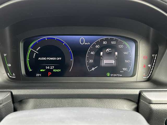 ホンダ ステップワゴン スパーダ eHEV 茨城県 2023(令5)年 1.3万km スーパープラチナグレーメタリック ホンダセンシング/衝突軽減ブレーキ（CMBS）/誤発進抑制機能/後方誤発進抑制機能/近距離衝突軽減ブレーキ/歩行者事故低減ステアリング/路外逸脱抑制機能/渋滞追従機能付アダプティブクルーズコントロール（ACC）/車線維持支援システム（LKAS）/先行車発進お知らせ機能/オートハイビーム/アダプティブドライビングビーム/メーカーOP・SDナビ/両側パワースライドドア/パワーバックドア/ハーフレザーシート/シートヒーター/ETC/電子パーキング/オートホールド機能/ブラインドスポットインフォメーション/LEDオートヘッドライト/全列USBチャージャー/ドライブレコーダー（DRH-229ND）/スパーダ専用16インチアルミホイール