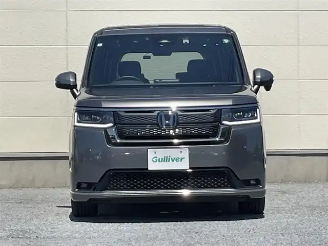 ホンダ ステップワゴン スパーダ eHEV 茨城県 2023(令5)年 1.3万km スーパープラチナグレーメタリック ホンダセンシング/衝突軽減ブレーキ（CMBS）/誤発進抑制機能/後方誤発進抑制機能/近距離衝突軽減ブレーキ/歩行者事故低減ステアリング/路外逸脱抑制機能/渋滞追従機能付アダプティブクルーズコントロール（ACC）/車線維持支援システム（LKAS）/先行車発進お知らせ機能/オートハイビーム/アダプティブドライビングビーム/メーカーOP・SDナビ/両側パワースライドドア/パワーバックドア/ハーフレザーシート/シートヒーター/ETC/電子パーキング/オートホールド機能/ブラインドスポットインフォメーション/LEDオートヘッドライト/全列USBチャージャー/ドライブレコーダー（DRH-229ND）/スパーダ専用16インチアルミホイール
