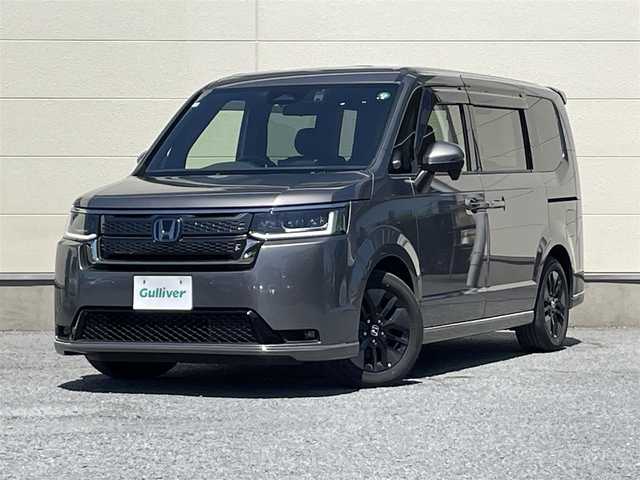 ホンダ ステップワゴン スパーダ eHEV 茨城県 2023(令5)年 1.3万km スーパープラチナグレーメタリック ホンダセンシング/衝突軽減ブレーキ（CMBS）/誤発進抑制機能/後方誤発進抑制機能/近距離衝突軽減ブレーキ/歩行者事故低減ステアリング/路外逸脱抑制機能/渋滞追従機能付アダプティブクルーズコントロール（ACC）/車線維持支援システム（LKAS）/先行車発進お知らせ機能/オートハイビーム/アダプティブドライビングビーム/メーカーOP・SDナビ/両側パワースライドドア/パワーバックドア/ハーフレザーシート/シートヒーター/ETC/電子パーキング/オートホールド機能/ブラインドスポットインフォメーション/LEDオートヘッドライト/全列USBチャージャー/ドライブレコーダー（DRH-229ND）/スパーダ専用16インチアルミホイール